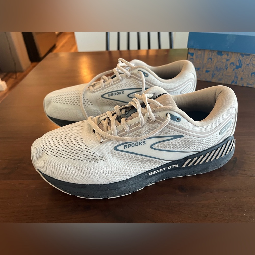 Brooks Beast GTS 23 Men’s Trail Running Shoes. Gently used. Gray - Size 10.5 4E